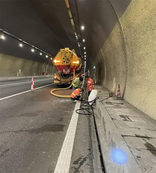 唐山隧道排水渠清淤